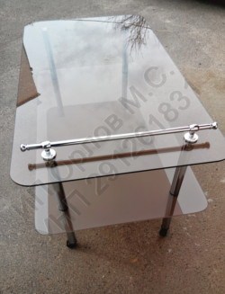 Стеклянный стол