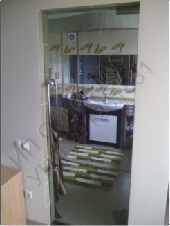 дверь из стекла